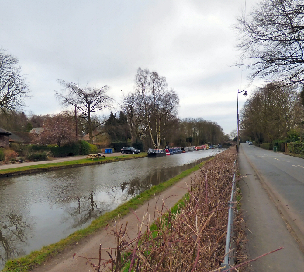 Bridgwater Canal at Moore, Cheshire. Original pic is over on Geograph.co.uk, taken by Gerald England.