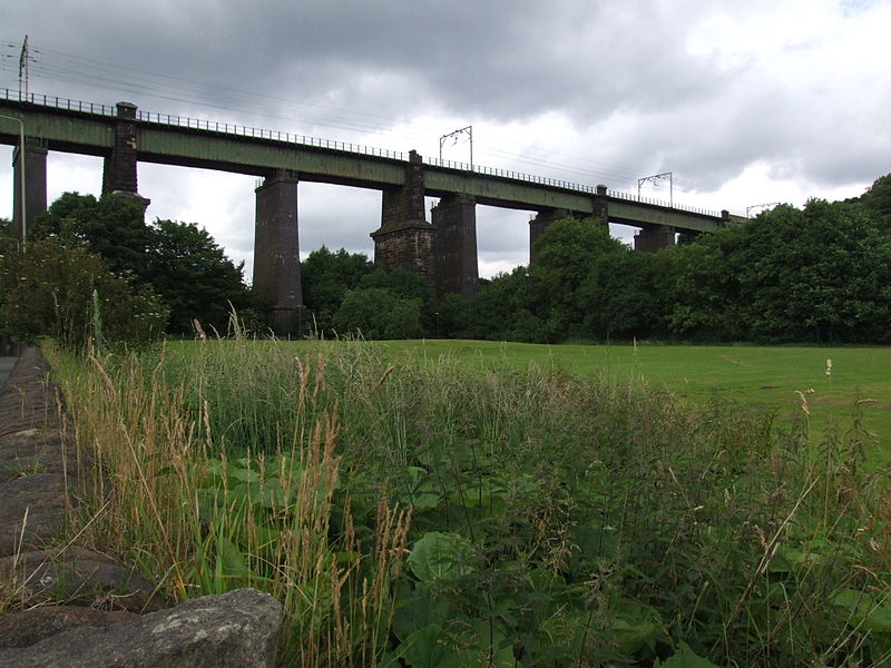 Dinting Viaduct. Original image over on Wikipedia.