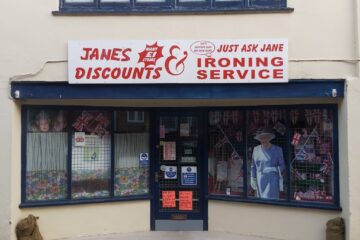 Jane's Discounts in Whitchurch. The most Royalist window dressing I've ever seen.